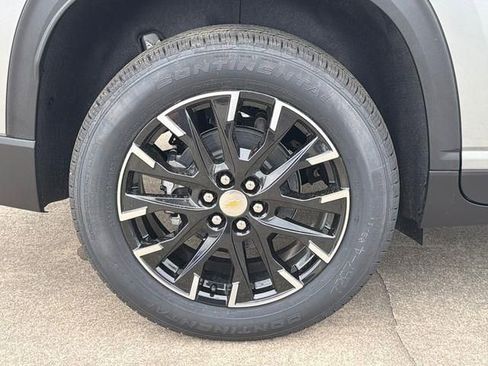 New 2026 Chevrolet Traverse LT w/ Sun and Wheel Package FWD image 18