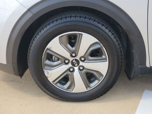 Used 2019 Kia Niro EX w/ Paint Protection Film Package FWD image 10