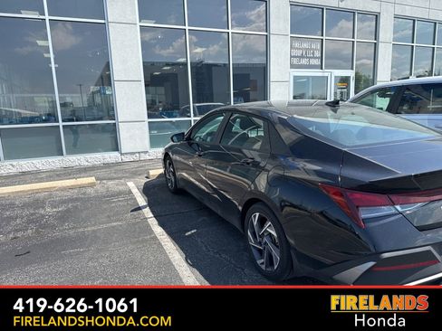 Used 2025 Hyundai Elantra Sport FWD image 4