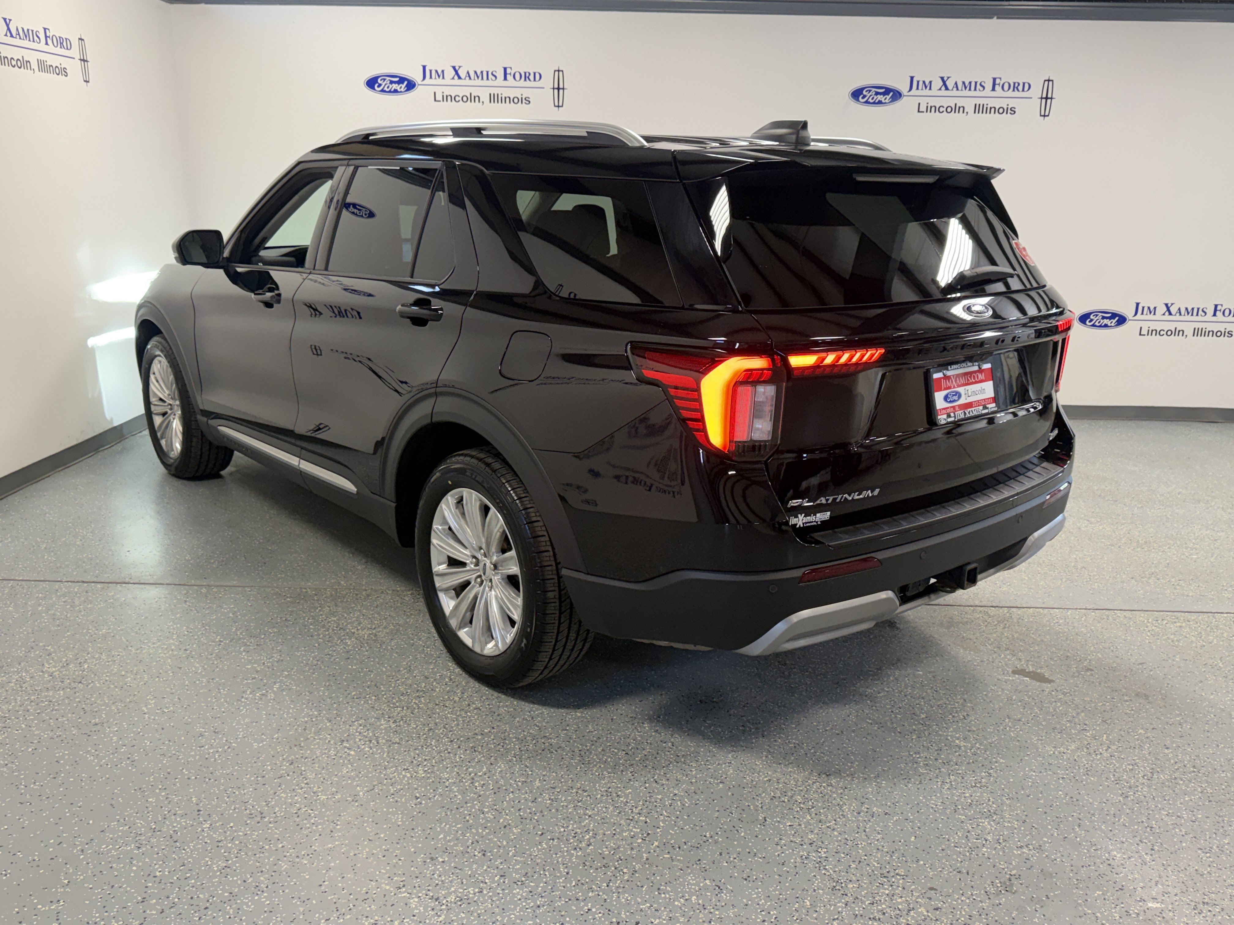 Used 2025 Ford Explorer Platinum w/ LUX Leather Package AWD/4WD image 32