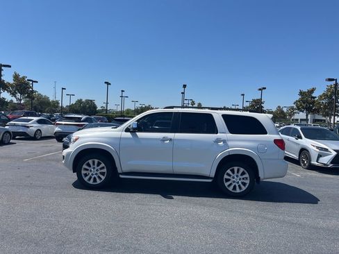 Used 2017 Toyota Sequoia Platinum AWD/4WD image 2