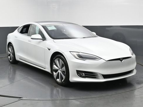 Used 2020 Tesla Model S Long Range Plus image 2