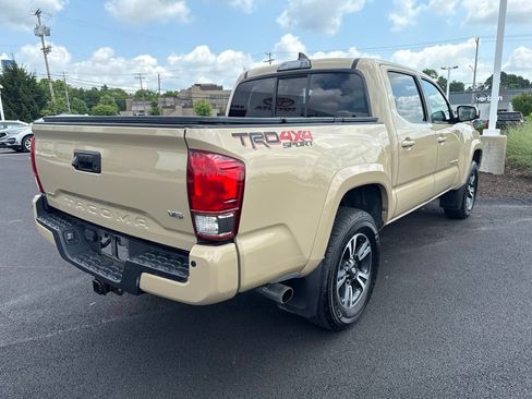 Used 2016 Toyota Tacoma TRD Sport w/ Premium & Technology Package AWD/4WD image 5