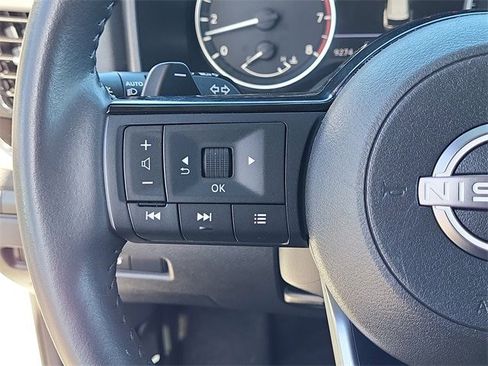 Used 2022 Nissan Rogue SL image 11