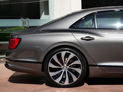 New 2026 Bentley Flying Spur Plug-In Hybrid AWD/4WD image 15