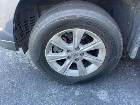 Used 2012 Toyota Highlander SE w/ Tow Pkg image 8