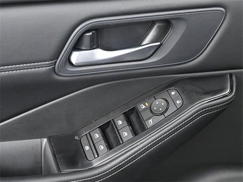 Used 2024 Nissan Rogue SV w/ SV Premium Package image 10