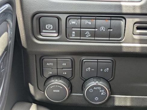 Used 2024 Chevrolet Tahoe Premier AWD/4WD image 21
