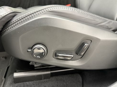 Certified 2024 Volvo XC60 T8 Ultimate w/ Protection Package Premier AWD/4WD image 25