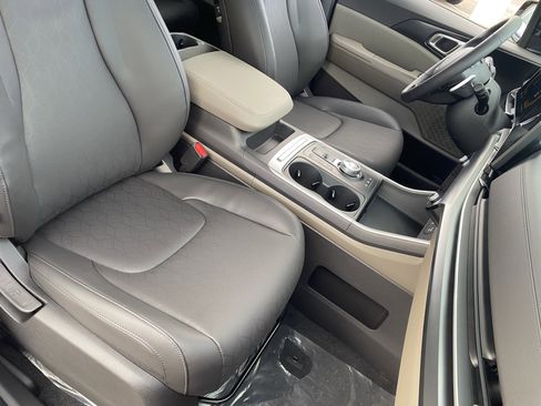 New 2026 Kia Carnival LXS image 8