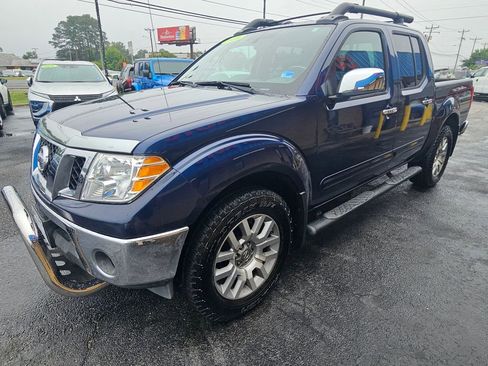 Used 2010 Nissan Frontier LE w/ LE Value Truck Pkg AWD/4WD image 4