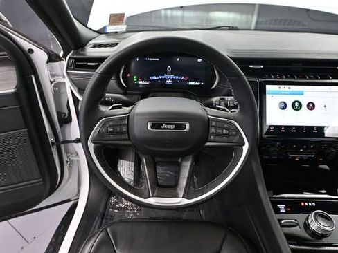 Used 2024 Jeep Grand Cherokee Limited w/ Luxury Tech Group II AWD/4WD image 28