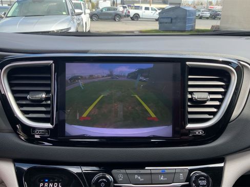 Used 2023 Chrysler Pacifica Touring-L image 32