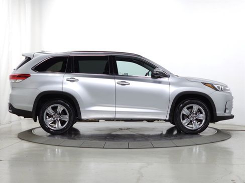 Used 2019 Toyota Highlander Limited image 12