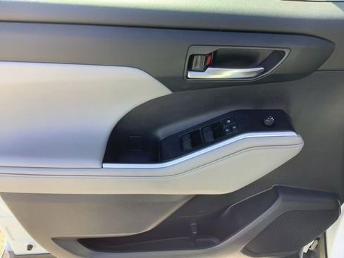 Used 2021 Toyota Highlander XLE image 10
