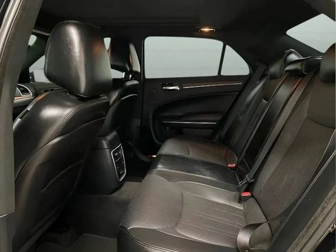 Used 2017 Chrysler 300 C Platinum AWD/4WD image 9