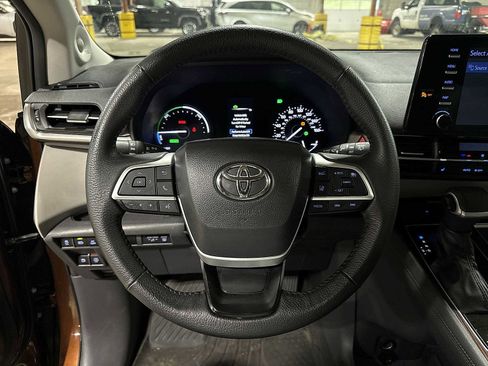 Certified 2023 Toyota Sienna XLE w/ XLE Plus Package image 19