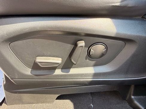 Used 2022 Ford Explorer XLT w/ Equipment Group 202A AWD/4WD image 15