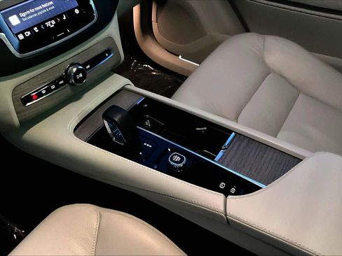 Certified 2024 Volvo XC90 B6 Plus w/ Protection Package Premier image 15