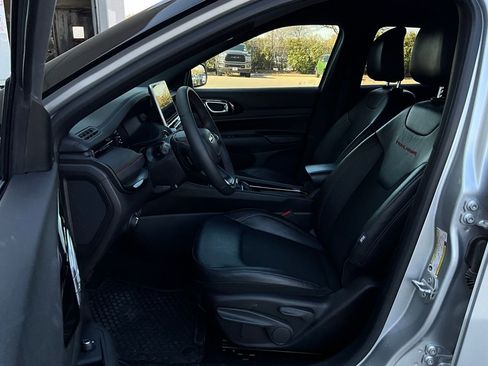 Used 2025 Jeep Compass Trailhawk image 9