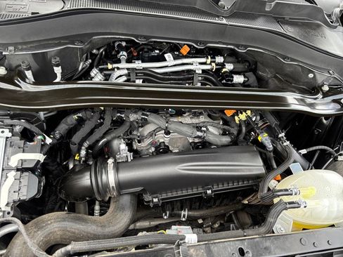 Used 2025 Ford Explorer ST-Line w/ ST-Line Street Pack image 14