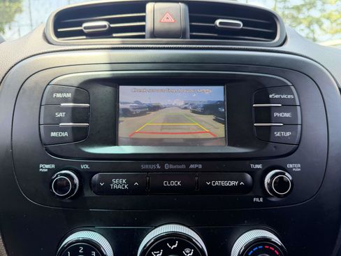 Used 2015 Kia Soul + FWD image 23