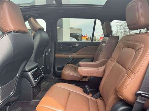 Used 2023 Lincoln Aviator Reserve w/ Elements Package Plus AWD/4WD image 11