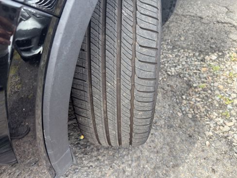 Used 2025 Volvo XC40 B5 Plus image 27