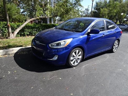 Used 2014 Hyundai Accent GLS w/ Option Group 2 image 2