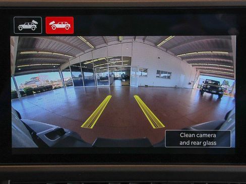 Used 2025 Jeep Wrangler Sahara image 18