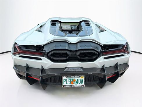 Used 2024 Lamborghini Revuelto image 6