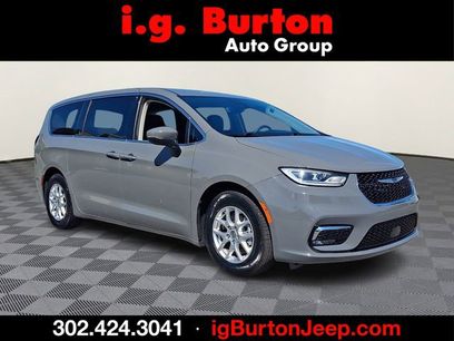 Used 2023 Chrysler Pacifica Touring-L