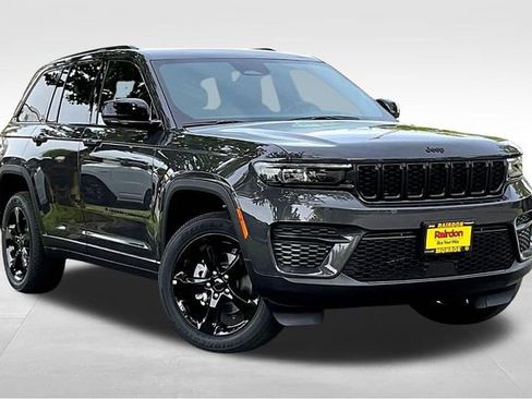 New 2025 Jeep Grand Cherokee Altitude image 1