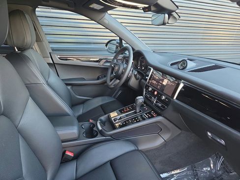 Certified 2026 Porsche Macan image 18