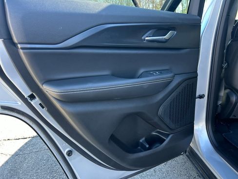 Used 2025 Jeep Grand Cherokee Altitude image 34