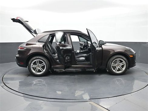 Certified 2022 Porsche Macan image 34