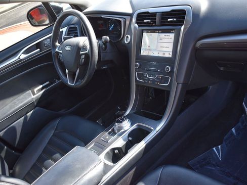 Used 2019 Ford Fusion SEL FWD image 12