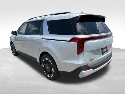 New 2026 Kia Carnival EX FWD image 5
