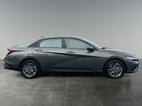 Certified 2024 Hyundai Elantra SEL image 8