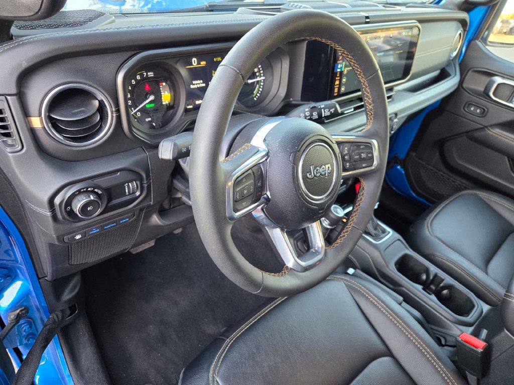 Used 2024 Jeep Wrangler Unlimited Sahara w/ Technology Group AWD/4WD image 18