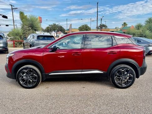 New 2026 Nissan Kicks SR image 4