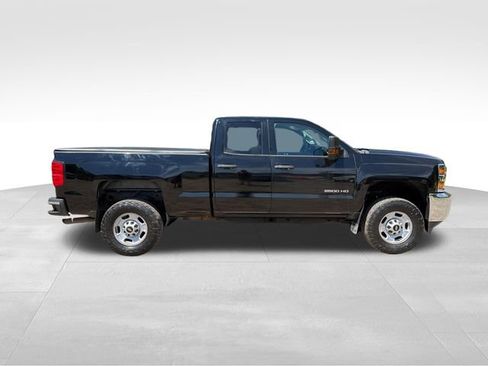 Used 2019 Chevrolet Silverado 2500 W/T AWD/4WD image 2
