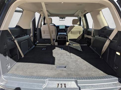 Used 2022 Ford Expedition Limited image 6