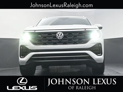 Used 2025 Volkswagen Atlas Cross Sport SEL Premium R-Line AWD/4WD image 17