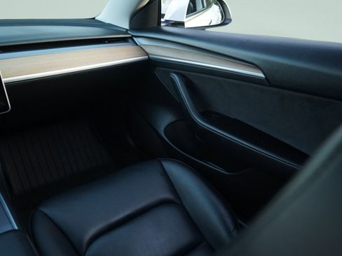 Used 2021 Tesla Model 3 Standard Range Plus image 50