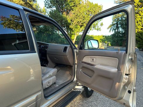 Used 2001 Toyota 4Runner Limited RWD image 33