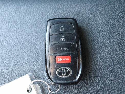Used 2025 Toyota Camry SE FWD image 23