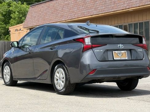 Used 2019 Toyota Prius LE FWD image 3