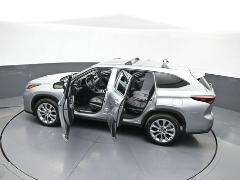 Certified 2024 Toyota Highlander Limited AWD/4WD image 46