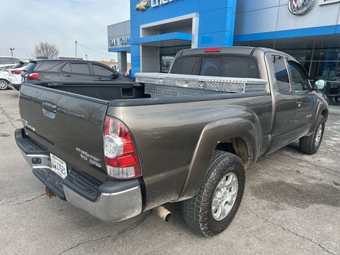 Used 2011 Toyota Tacoma PreRunner w/ SR5 Pkg #2 image 3